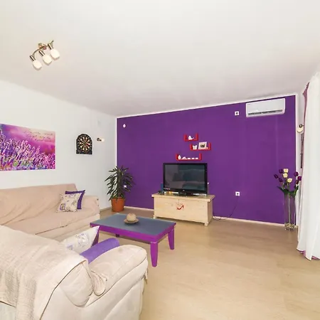 In Primorki Dolac * Primorski Dolac