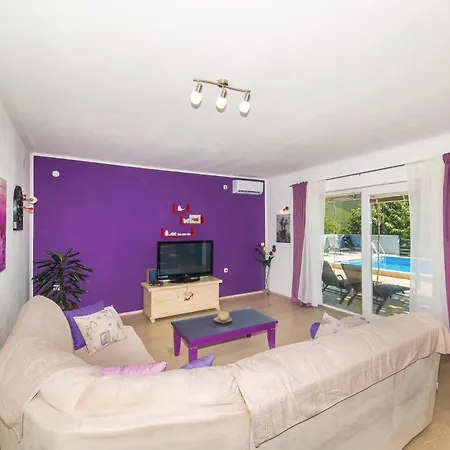 In Primorki Dolac Primorski Dolac