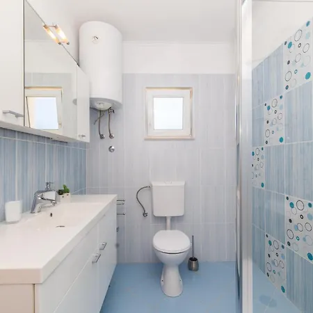 Stunning In Primorki Dolac With Kitchen Lucane