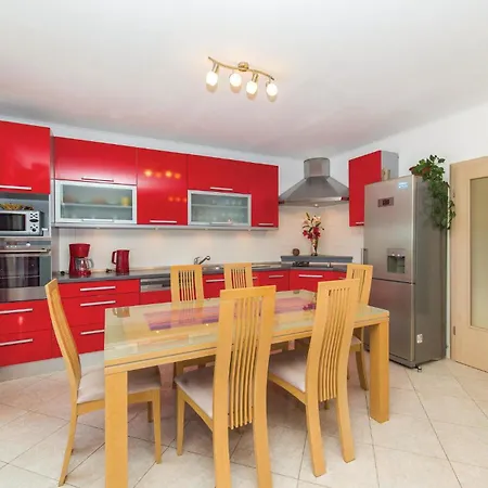 In Primorki Dolac * Primorski Dolac