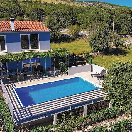 In Primorki Dolac * Primorski Dolac